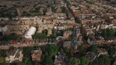 Amsterdam 'da evler ve Volden Kilisesi' nin hava görüntüleri.