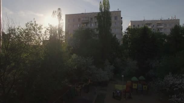 Yard and apartment block in Moscow, aerial — Stock Video