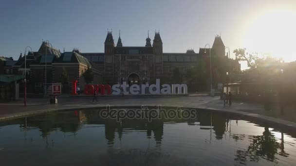 Luchtfoto van Amsterdam Rijksmuseum en Kunstplein — Stockvideo