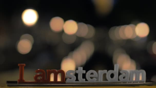 Eslogan de Ámsterdam y luces de la ciudad nocturna — Vídeo de stock