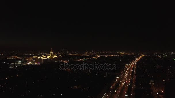 Aerial nattvisning av Leninsky Avenue, Moskva, Ryssland. — Stockvideo