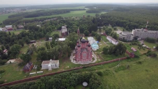 Lukino Dorf und Kathedrale des Aufstiegs, Luftaufnahme — Stockvideo