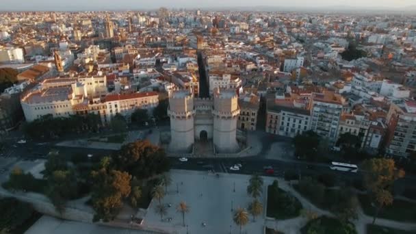 Légi felvétel a Valencia-torony Serranos, Spanyolország — Stock videók