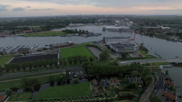Luchtfoto van de stad in Nederland — Stockvideo