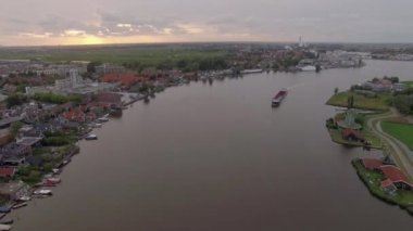 Hollandalı İlçesi ve Nehri havadan görünümü