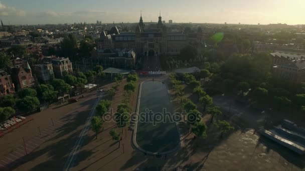 Art Square en het Rijksmuseum. Luchtfoto van Amsterdam — Stockvideo