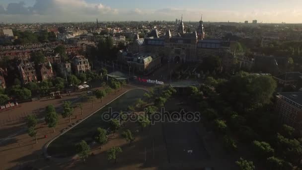 Rijksmuseum Amsterdam en Art Square, luchtfoto — Stockvideo