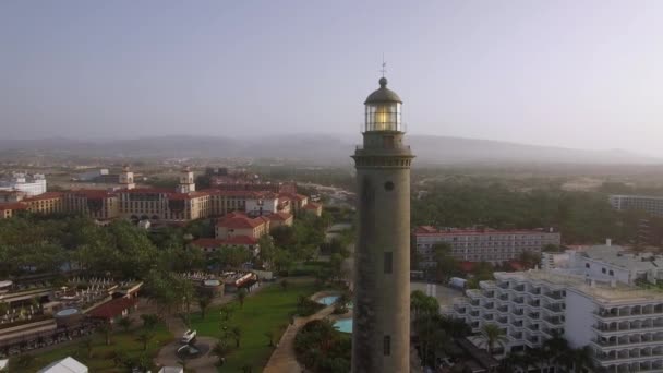 Resort area and Maspalomas Lighthouse, aerial view — Stock Video