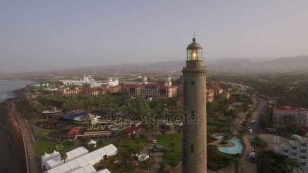 Aerial scene of tourist town and lighthouse. Maspalomas, Gran Canaria — Stock Video