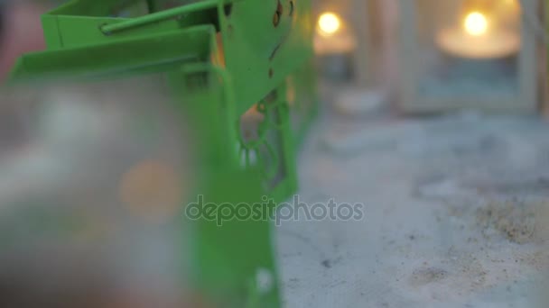 Osvětlení svíčky v pouliční lucerny — Stock video