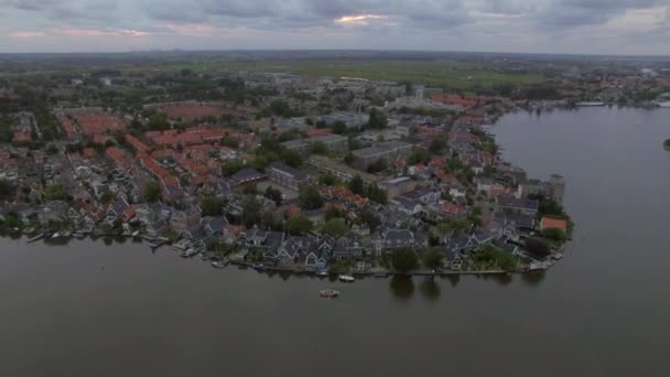 Luchtfoto vlucht boven de Koog Zaandijk, Nederland. — Stockvideo
