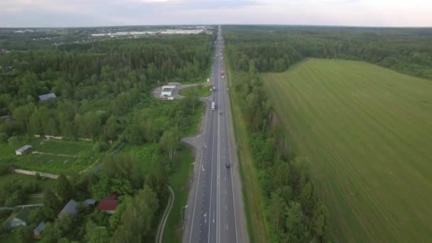 ロシアの田園地帯では、道路上の飛行 — ストック動画