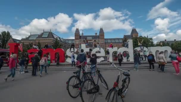 Timelapse turistů, fotografování v Amsterdamu slogan — Stock video