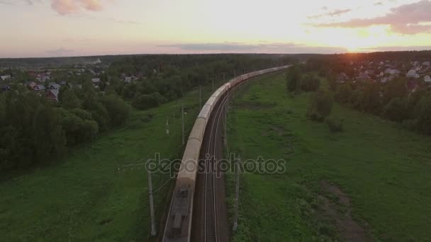 일몰, 러시아에서 화물 열차 교차점 시골 — 비디오