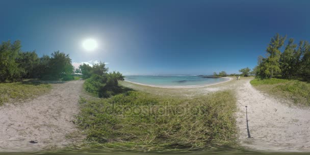 360 VR Mauritius vista con oceano, spiaggia e famiglia a piedi — Video Stock