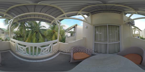 360 VR Vista a las casas de huéspedes entre las palmeras, Mauricio — Vídeo de stock