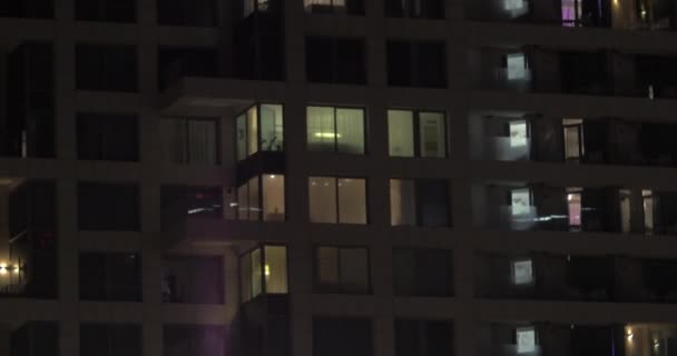 Hoogbouw hotelgebouw nachts — Stockvideo