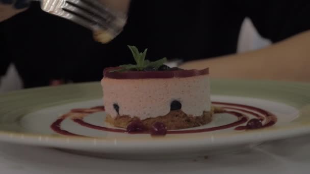 Woman eating mousse dessert with berries in restaurant — Stock Video