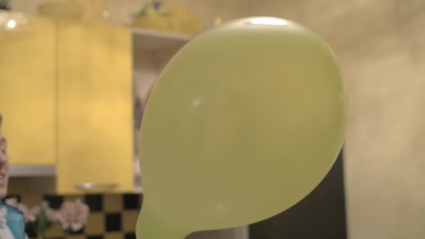 Blowing up balloon with carbon dioxide — Stock Video