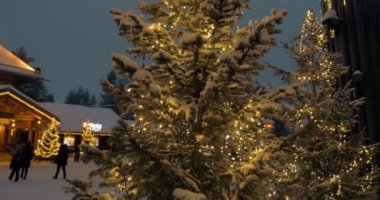 Noel Baba Köyü Rovaniemi, Finlandiya için sahne akşam