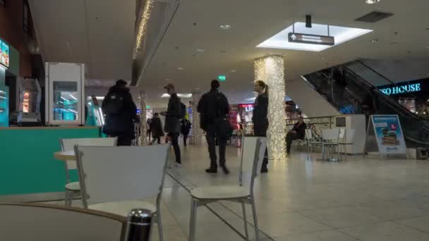 Timelapse de clientes caminando en el centro comercial — Vídeo de stock