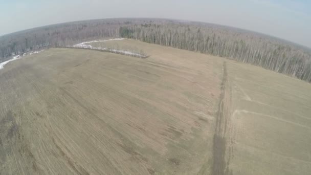 Colpo aereo di terreni agricoli all'inizio della primavera, Russia — Video Stock