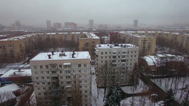 Antenne Winter Ansicht von Wohnungen Gebäude in st. petersburg, russland — Stockvideo