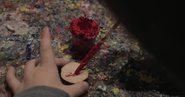 Kid making a souvenir with his own hands — Stock Video