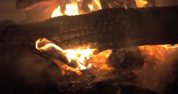 Feu extérieur la nuit 