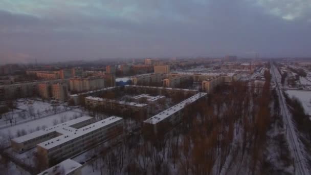 Flyger över St. Petersburg på tråkig vintermorgon, Ryssland — Stockvideo