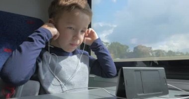 Çocuk telefon kullanımı hakkında konuşmak tren seti ücretsiz eller