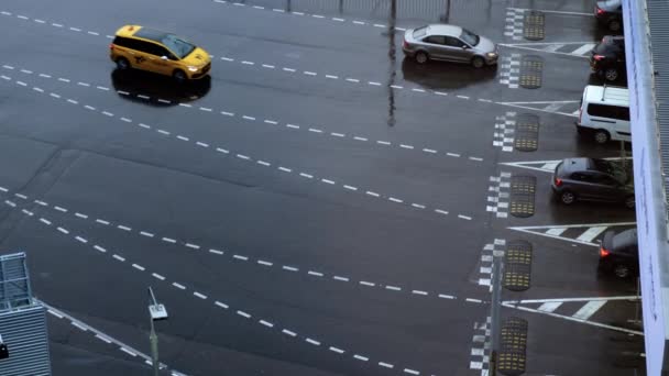 Carros na entrada de carro para o Aeroporto de Sheremetyevo, Moscou — Vídeo de Stock
