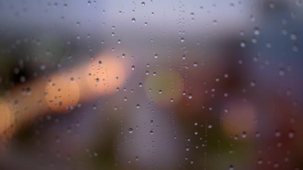 Падіння дощу на парному вікні — стокове відео