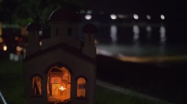 Yunan Ortodoks Kilisesi minyatür geceleri deniz cephesinde