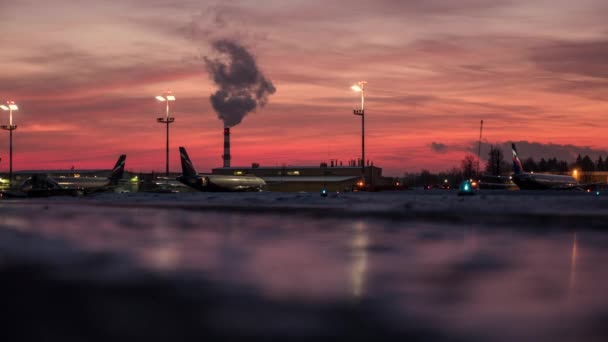 Início da manhã de inverno no Aeroporto de Sheremetyevo, Moscou — Vídeo de Stock