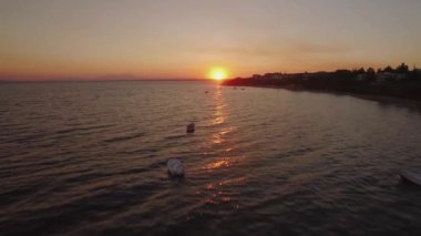 Tekneler ve deniz kenarı, Yunanistan resort denize sıfır hava günbatımı sahne