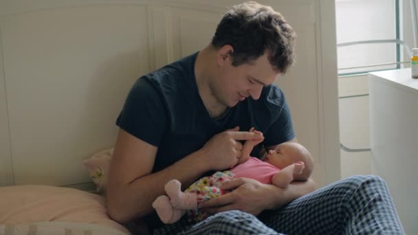 Man is happy to have a baby daughter — Stock Video