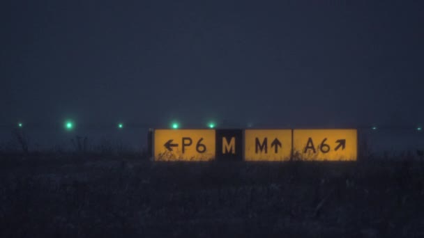 Runaway pointers, view at winter night — Stock Video