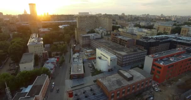 Flygfoto sommar stadsbild av Moskva vid soluppgången, Ryssland — Stockvideo