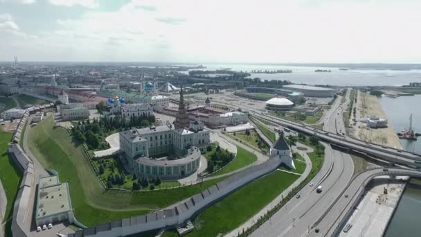 Panorama aereo della vecchia città russa Kazan con monumenti storici — Video Stock