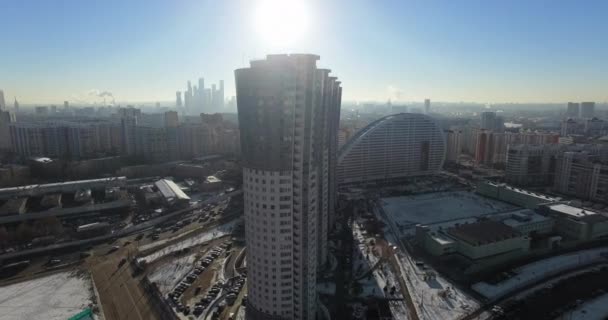 Flygfoto vinter stadsbild i Moskva med moderna hyreshus, Ryssland — Stockvideo