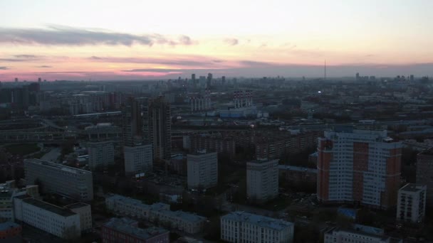 Вечірній міський пейзаж Москви (Росія). — стокове відео