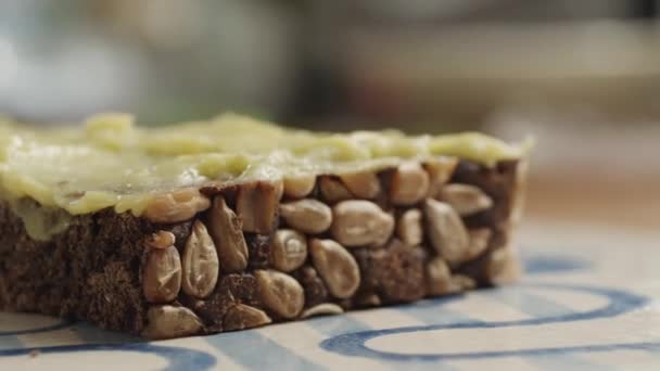 Att göra avokado toast — Stockvideo