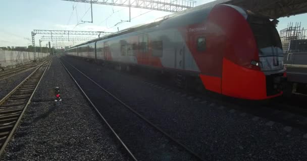 建設中の列車の出発と駅、空中ビュー。モスクワロシア — ストック動画