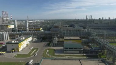 Petrol rafinerisinin hava görüntüleri.