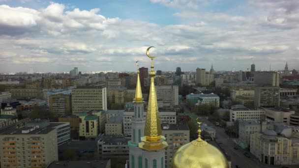 Widok z lotu ptaka na miasto z meczetem w Moskwie, Rosja — Wideo stockowe