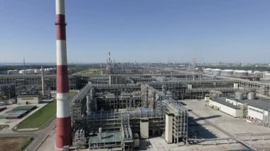 Petrol rafinerisi ve hava manzaralı sanayi bölgesi