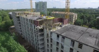 Çok katlı bir binanın dikey teftişi.