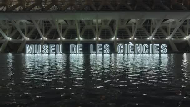 Nattutsikt över Museu de les Ciencies i Valencia — Stockvideo