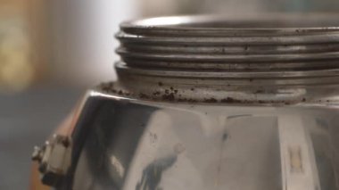 Moka pot coffee brewer